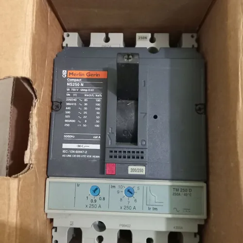 کلید اتوماتیک سه پل قابل تنظیم حرارتی و مغناطیسی 250 آمپر NS250 N مرلین گرین Merlin Gerinدر حد نو