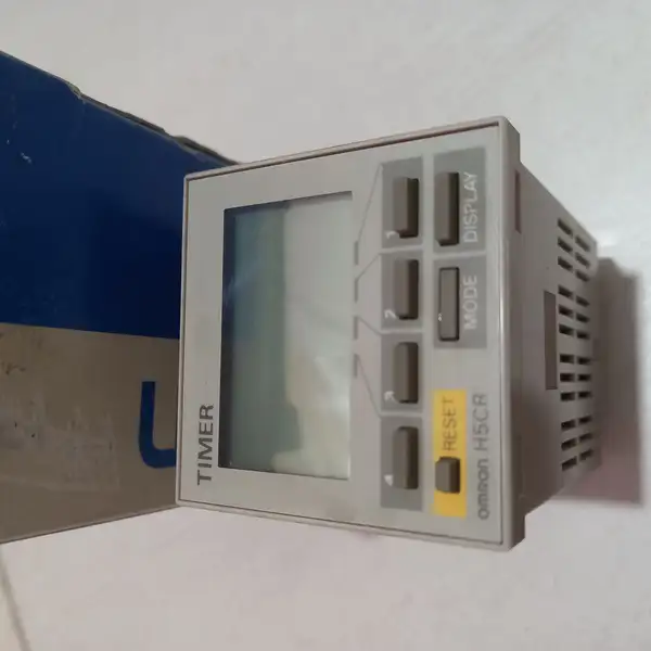 تایمر 8 پایه گرد امرن omron ژاپنی اصل صفحه دیجیتال H5CR
