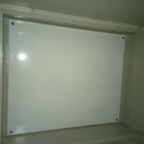 تابلو برق فلزی 70 در 90 دارای صفحه مونتاژ حدود 20 کیلو وزن