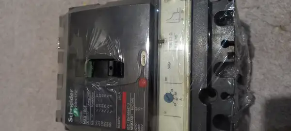 کلید اتوماتیک 63 آمپر اشنایدر قابل تنظیم حرارتی فرانسه. فاقد کارتن