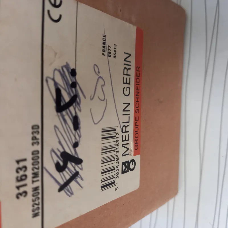 کلید اتوماتیک سه پل قابل تنظیم حرارتی و مغناطیسی 250 آمپر NS250 N مرلین گرین Merlin Gerinدر حد نو gallery3