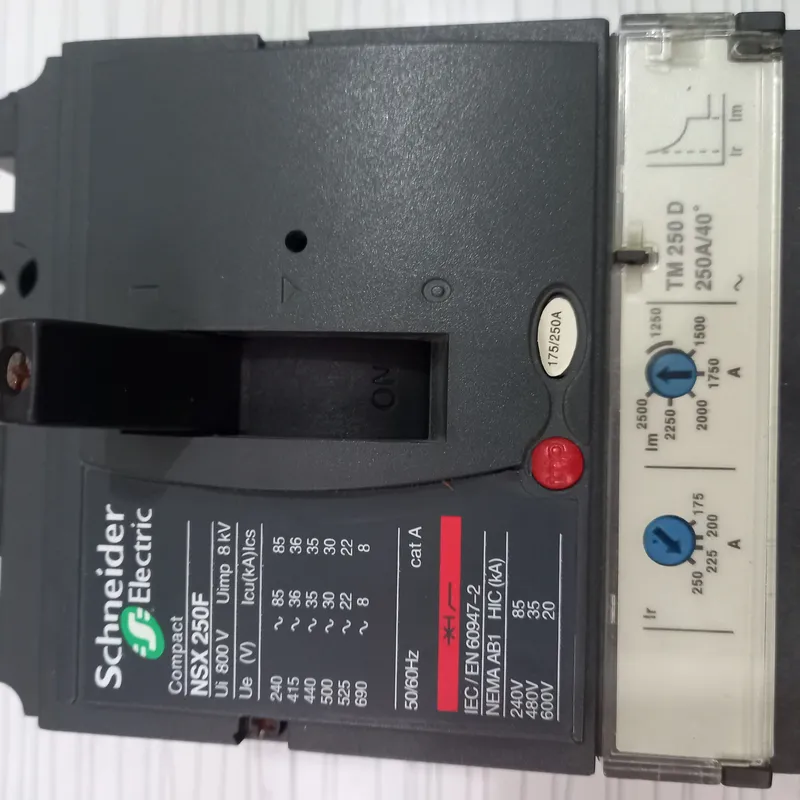 کلید اتوماتیک سه پل قابل تنظیم حرارتی و مغناطیسی 250 آمپر مدلNSX 250F اشنایدر فرانسه در حد نو دارای کارتن gallery0