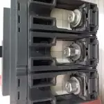 کلید اتوماتیک سه پل قابل تنظیم حرارتی و مغناطیسی 250 آمپر مدلNSX 250F اشنایدر فرانسه در حد نو دارای کارتن thumb 3