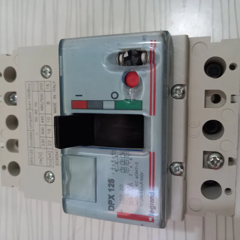 کلید اتوماتیک سه پل قابل تنظیم حرارتی 100 آمپر لگراند ایتالیا مدل DPX 125 فاقد کارتن gallery0