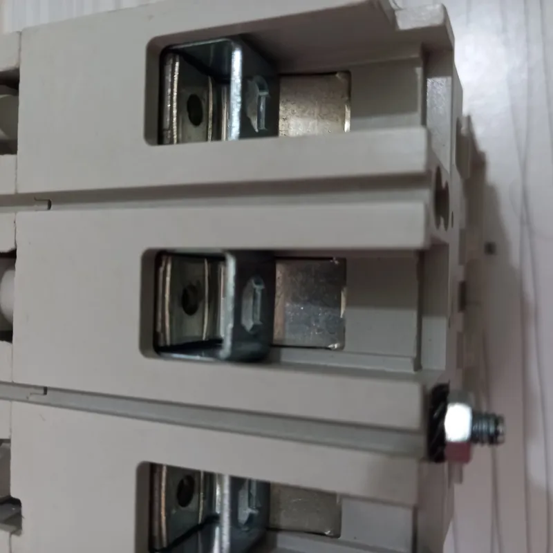 کلید اتوماتیک سه پل قابل تنظیم حرارتی 100 آمپر لگراند ایتالیا مدل DPX 125 فاقد کارتن gallery2