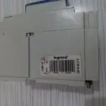 کلید اتوماتیک سه پل قابل تنظیم حرارتی 100 آمپر لگراند ایتالیا مدل DPX 125 فاقد کارتن thumb 4