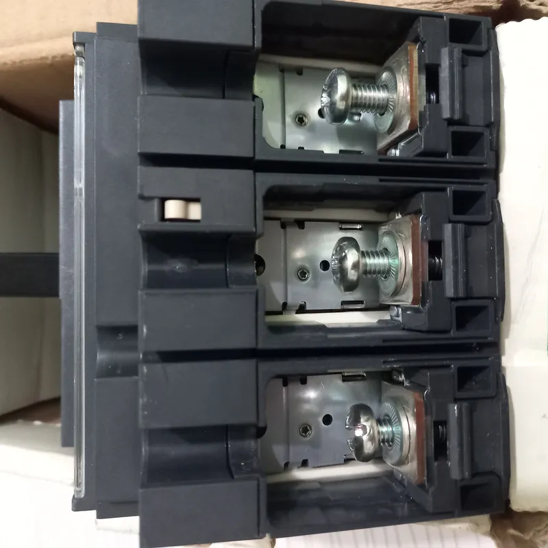 کلید اتوماتیک سه پل قابل تنظیم حرارتی 100 آمپر اشنایدر فرانسه مدل NSX 100B تنظیم حرارتی طبق عکس gallery1