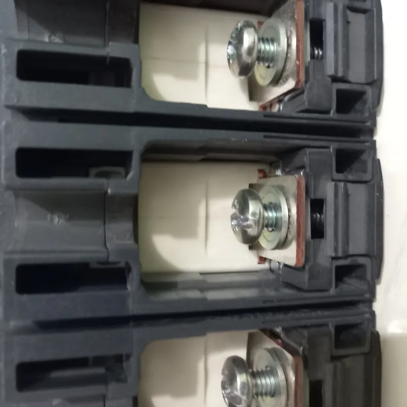 کلید اتوماتیک سه پل قابل تنظیم حرارتی 100 آمپر اشنایدر فرانسه مدل NSX 100B تنظیم حرارتی طبق عکس gallery2