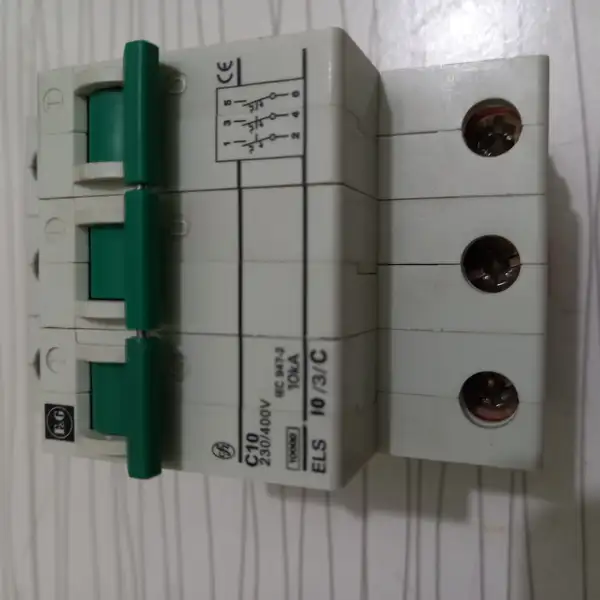 کلید مینیاتوری F&G اصل موتوری سه پل 10 آمپر قدرت قطع 10KA