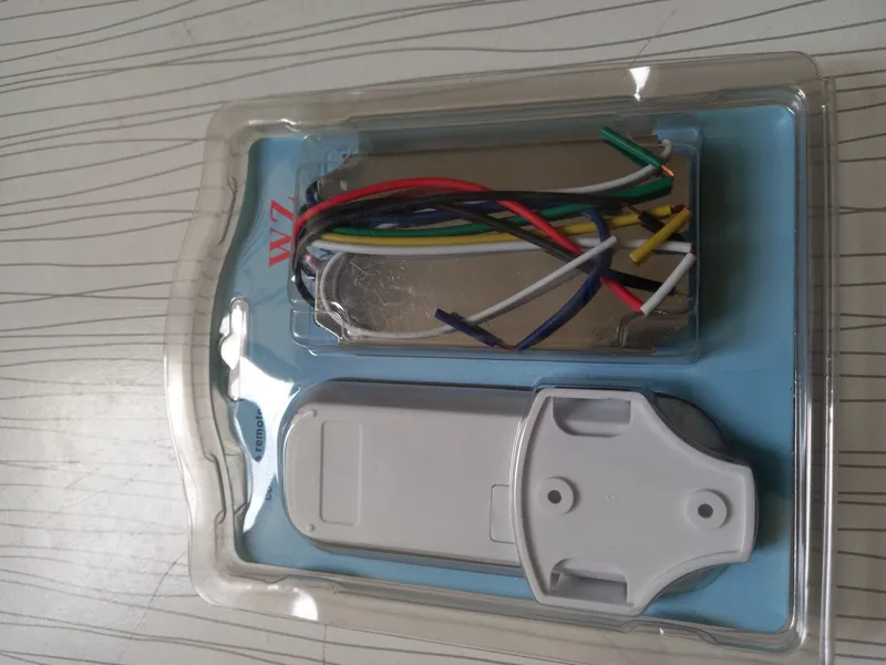 ریموت کنترل 4 کانال فلزی 220 ولت gallery1